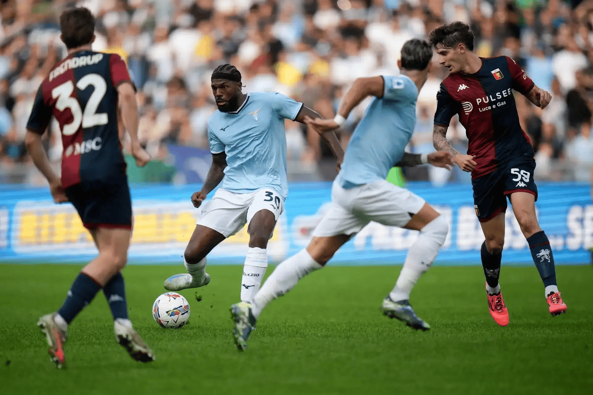 意甲比赛中,球队实力强劲,雄霸赛场!