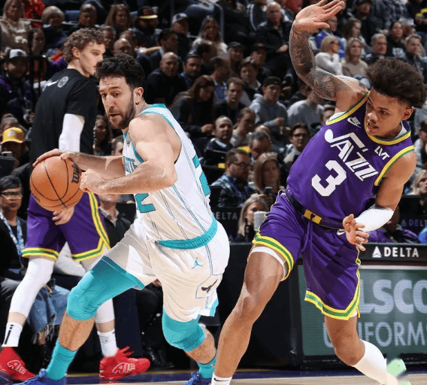 步行者复出首战,逆转取胜状态火爆,爵士成为焦点!的简单介绍